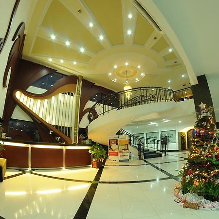 Hotel Swarna Dwipa Палембанг Экстерьер фото