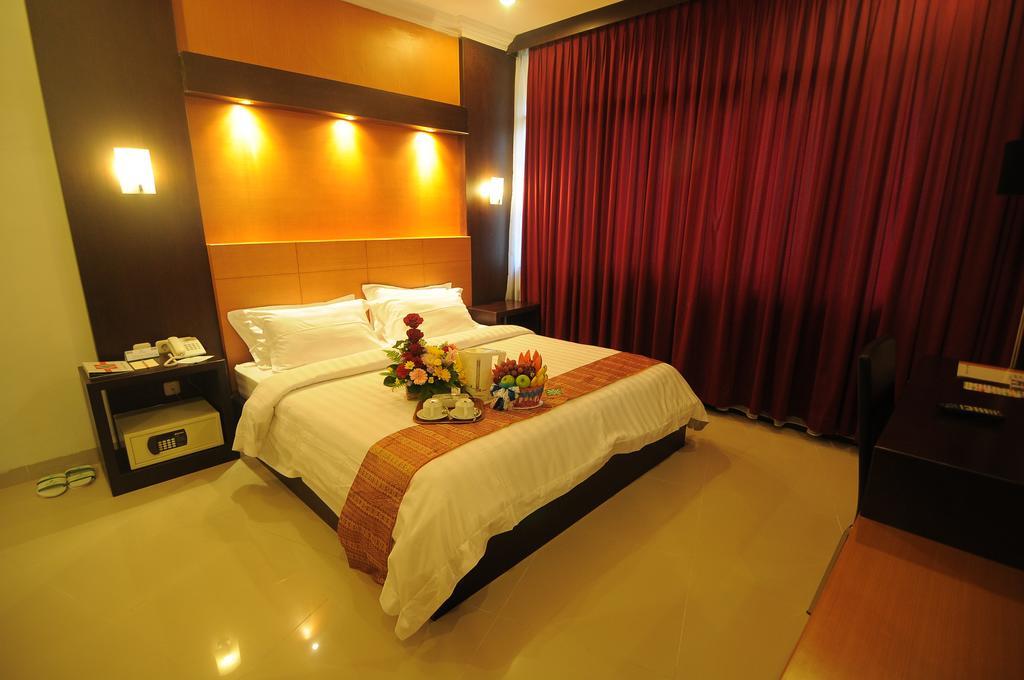 Hotel Swarna Dwipa Палембанг Номер фото