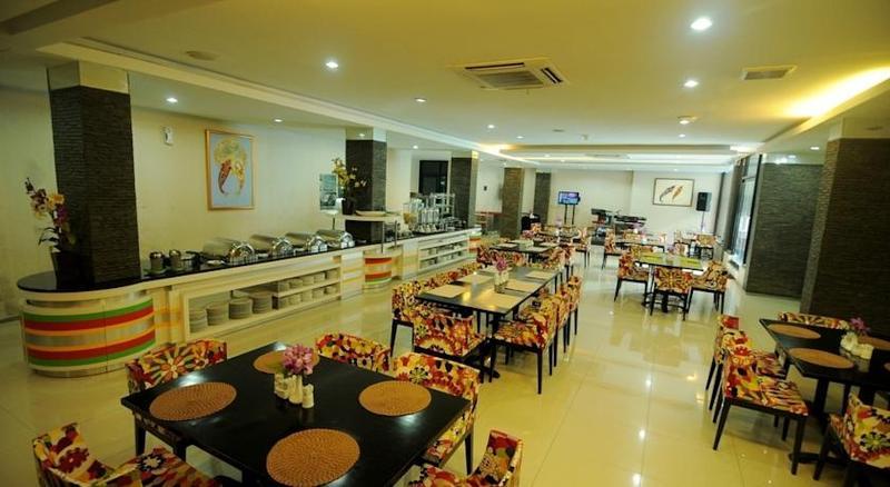 Hotel Swarna Dwipa Палембанг Экстерьер фото