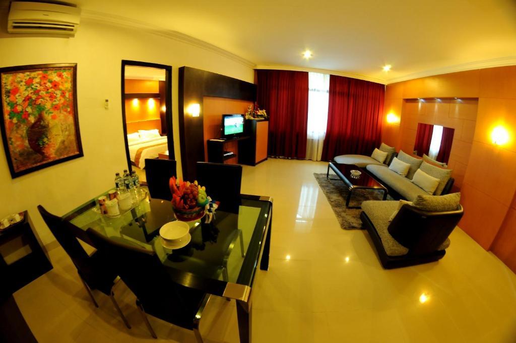 Hotel Swarna Dwipa Палембанг Номер фото
